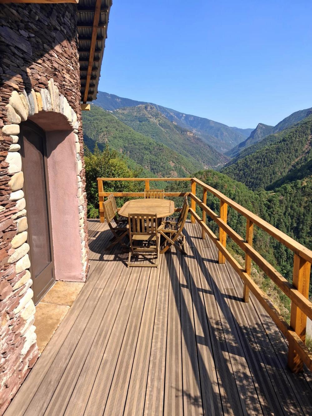 Terrasse sur pilotis, structure bois