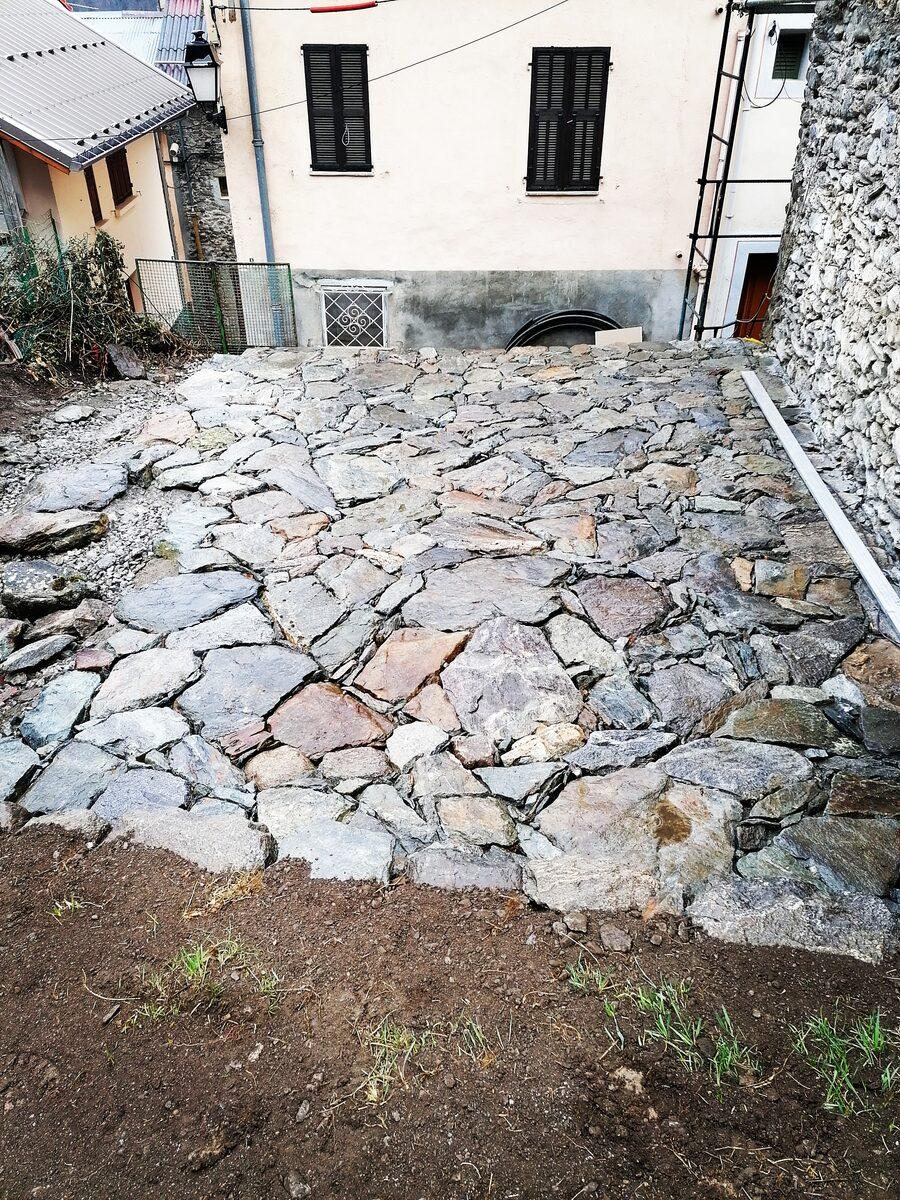 Pavage extérieur en pierre sèche