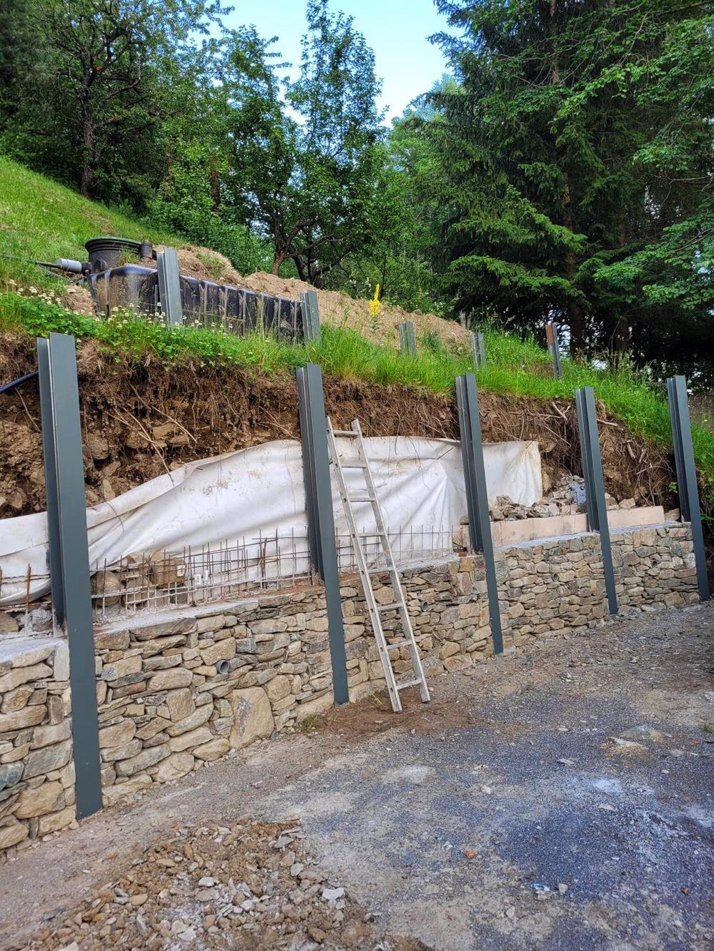 Mur mixte pierre bois acier